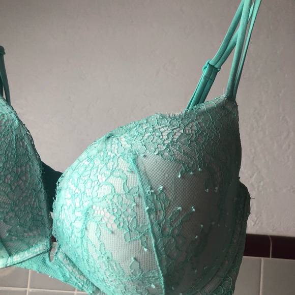 ⭐️Victoria’s Secret Very Sexy Push Up Bra 34DD⭐️ - Picture 5 of 8